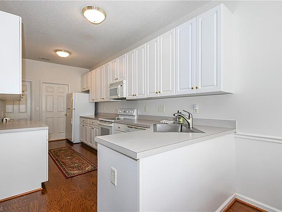 4th image of 42 Wheelwright Ct