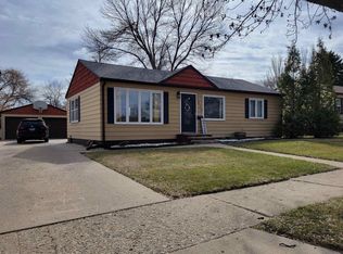 1425 9th St SW, Minot, ND 58701