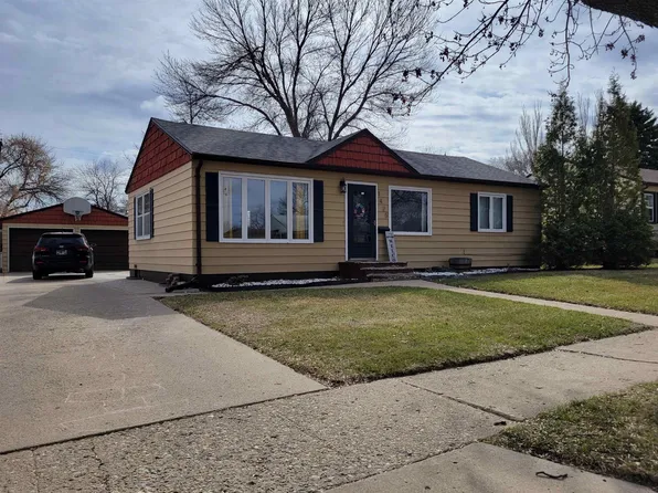 1425 9th St SW, Minot, ND 58701