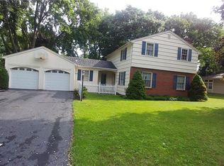 30 Shire Oaks Dr, Pittsford, NY 14534