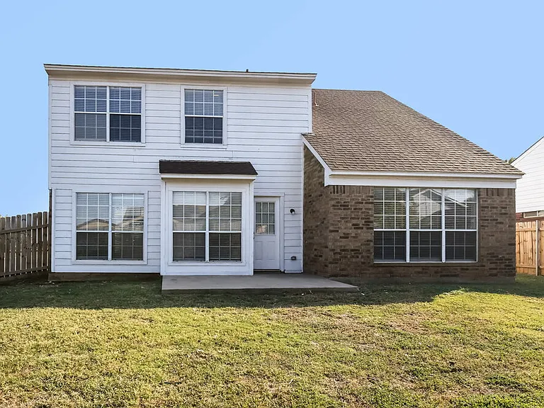 2500 Creekwood Ln — Photo 17