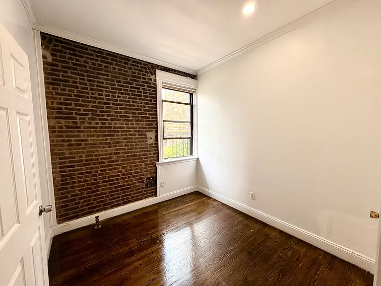 201 E 61st St #7 — Photo 5