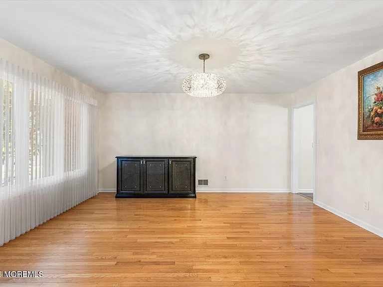 25 Ryan Rd — Photo 9