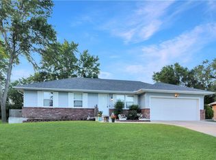 926 Ridge Dr, Warrensburg, MO 64093