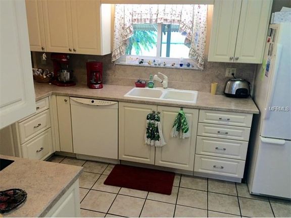 3rd image of 702 Indian Wells Ave