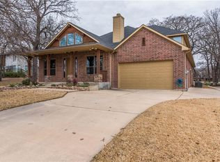 102 Pawnee Trl, Lake Kiowa, TX 76240