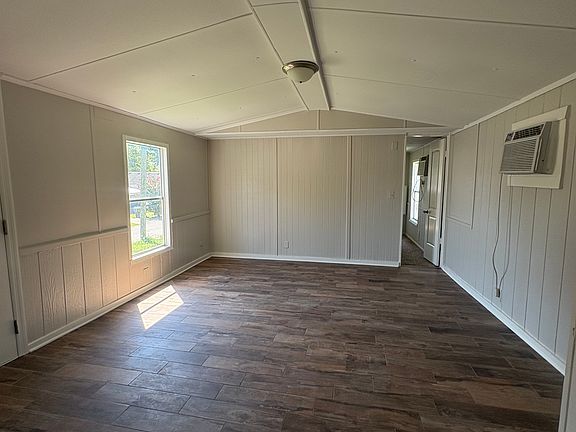 2nd image of 300 15th Ave W