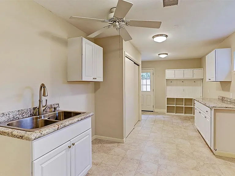 10626 Fairlane Dr — Photo 15