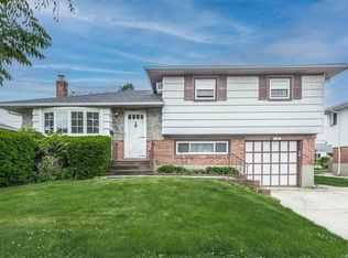 120 Lincoln Rd E, Plainview, NY 11803