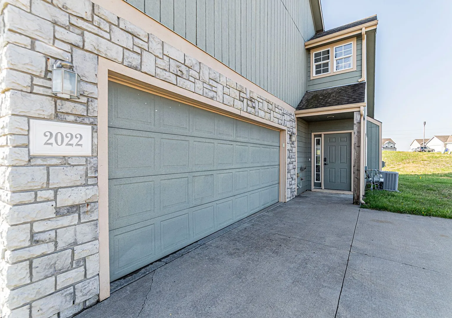 Please View 3D Virtual Walk-Through Before Scheduling a Showing — Photo 2
