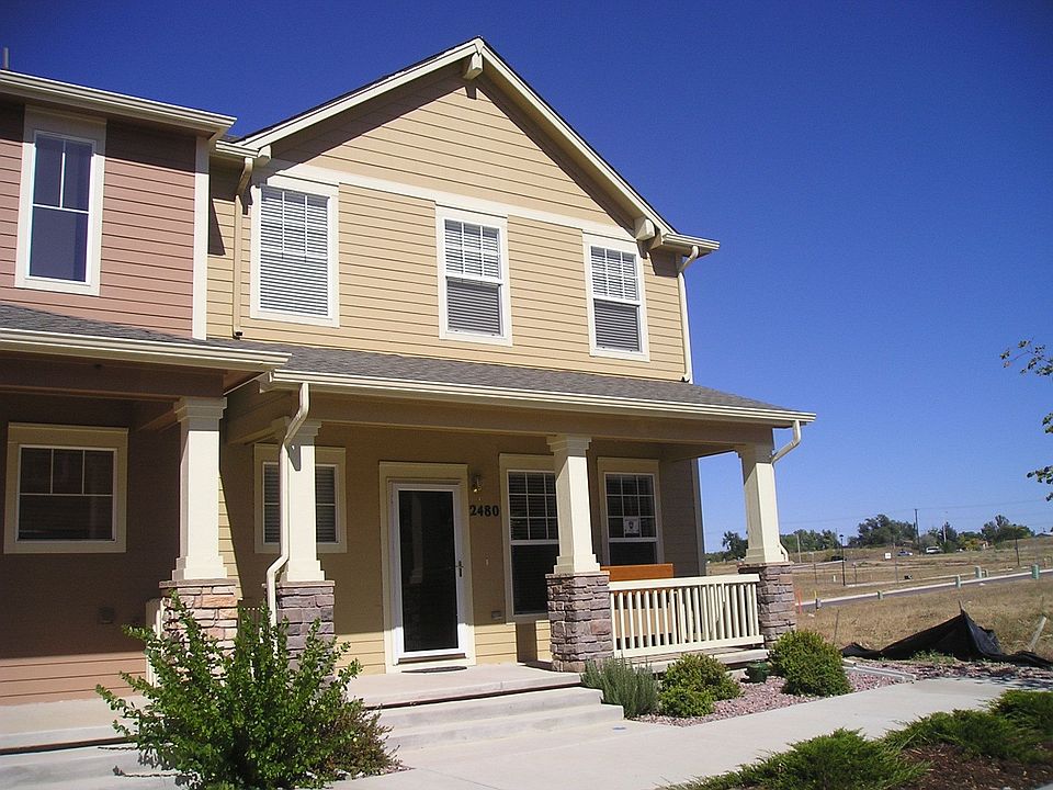 End unit with wonderful front porch