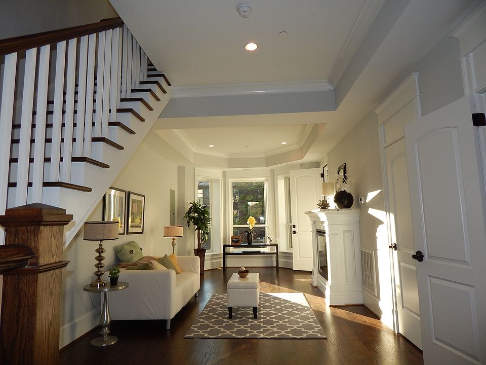 2nd image of 1611 1st St NW