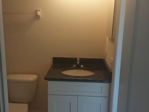 4th image of 412 Hawthorne Ct