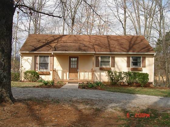 2nd image of 120 Loop Dr