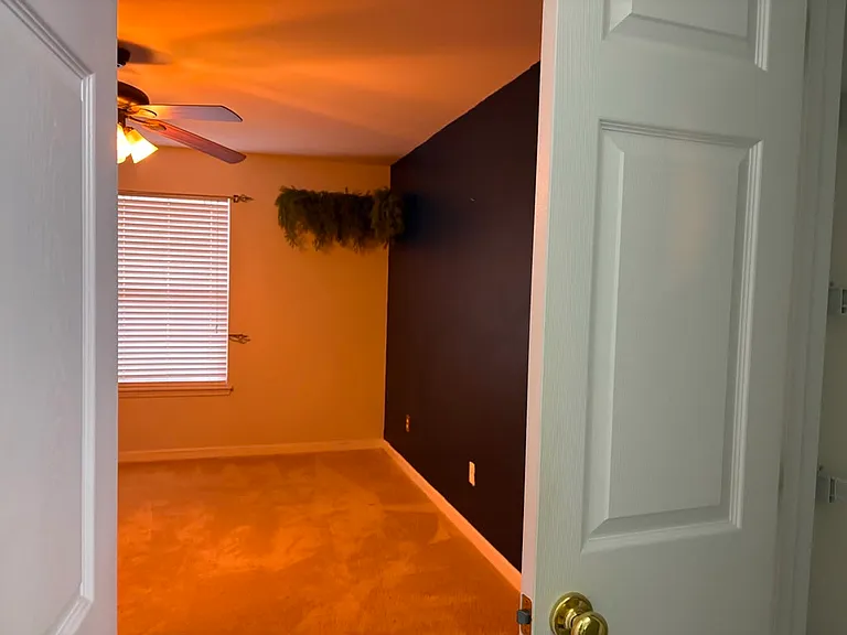 9201 Spring Creek Ln — Photo 8