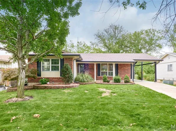 2274 Westglen Park Dr, Maryland Heights, MO 63043