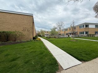 370 Park Ave APT E, Highland Park, IL 60035