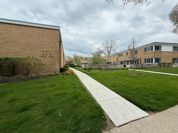 370 Park Ave APT E, Highland Park, IL 60035
