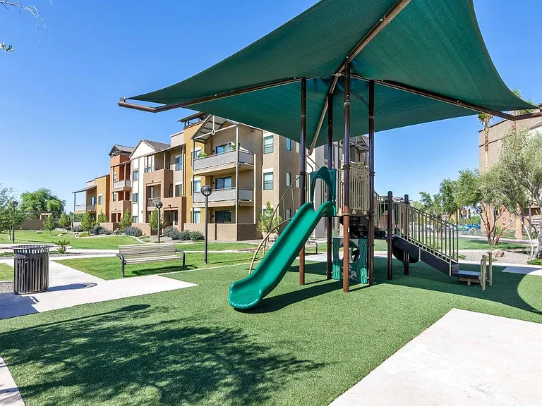 Noria Robson Luxury Apartments — Photo 10