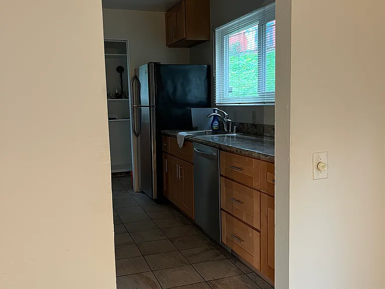 655 Macarthur Blvd #4 — Photo 15