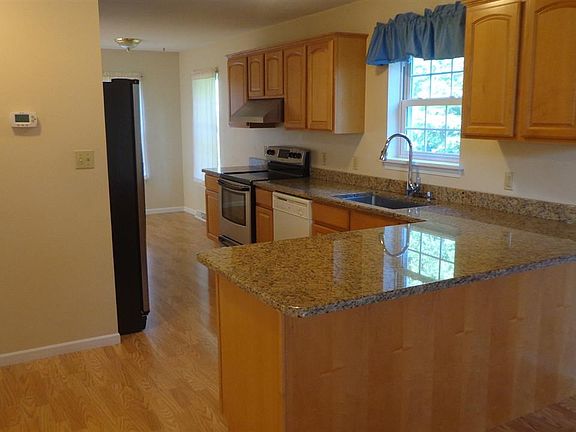 5th image of 1032 Crestwood Dr