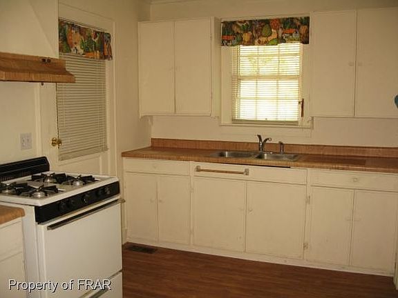 3rd image of 1921 Blake St