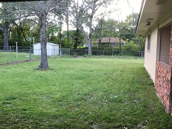 Patio to the back yard