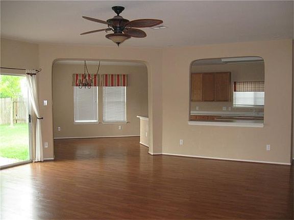 3rd image of 521 Paladine Pl