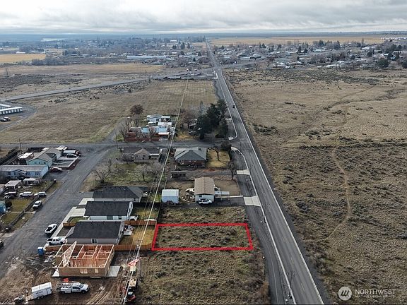 3rd image of 8 Division St S