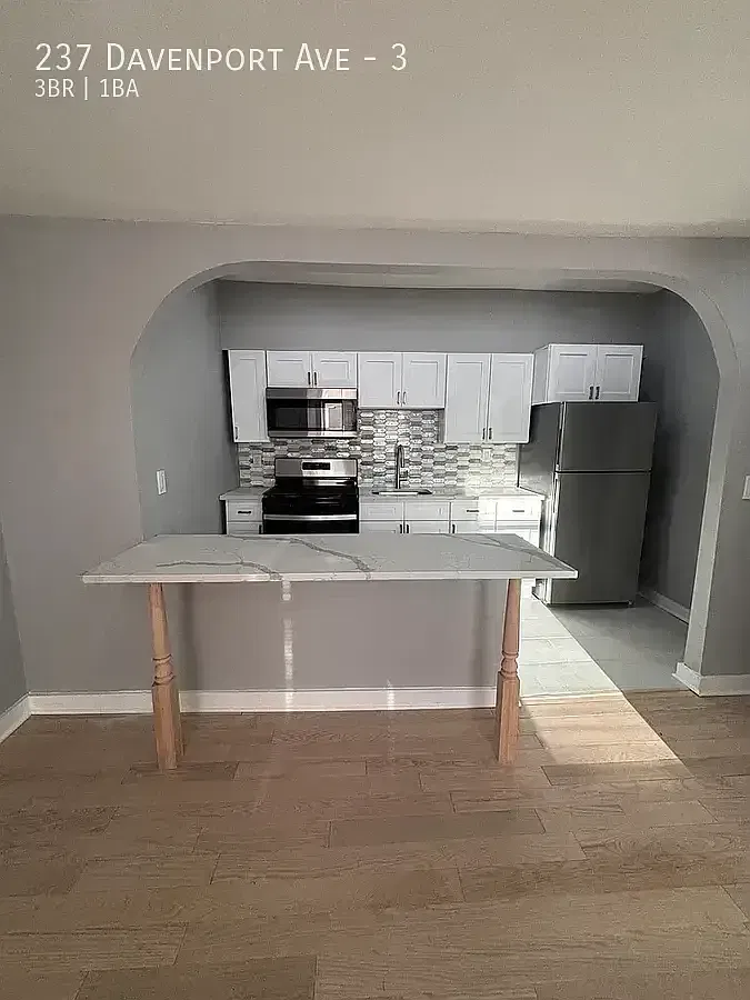 237 Davenport Ave #3 — Photo 1