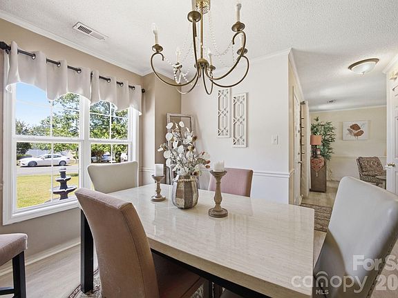 2nd image of 2498 Hawk Ridge Dr