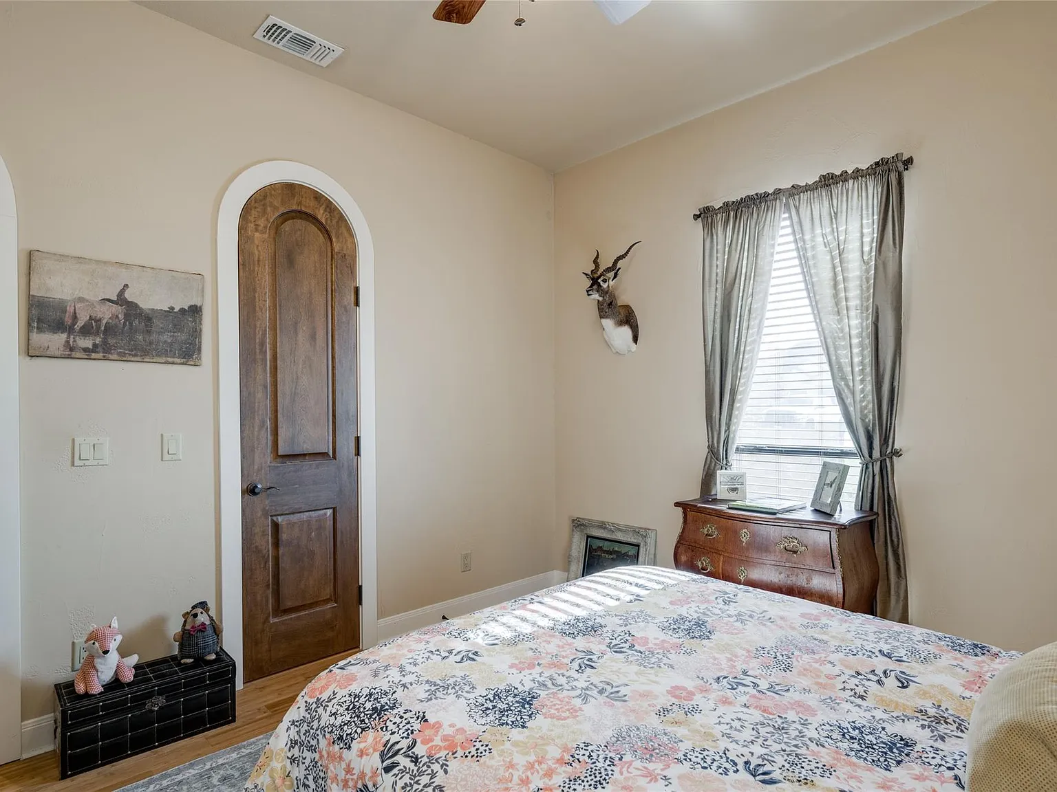 3 bed, 2.0 bath, 2257 sqft, $2,850 — Photo 4