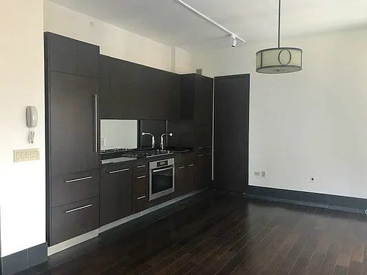 Rented by La Seven Inc. | media 8