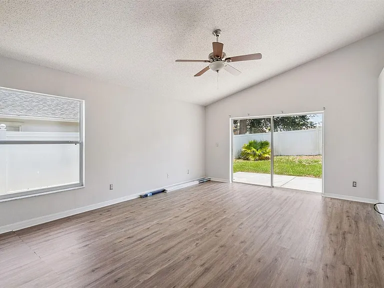 622 Delancey Dr — Photo 4