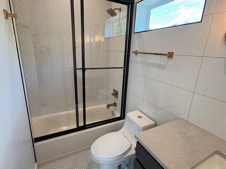 1800 Crown Dr #2 — Photo 17