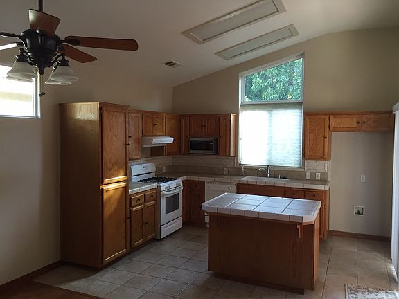 3rd image of 3012 S Cain St