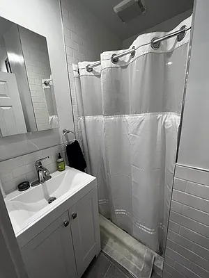 Rented by Salon Realty Corp | media 13