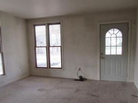 5th image of 7684 Mulberry St