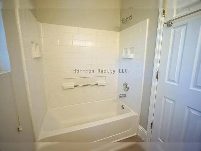 317 W Hanlon St — Photo 24