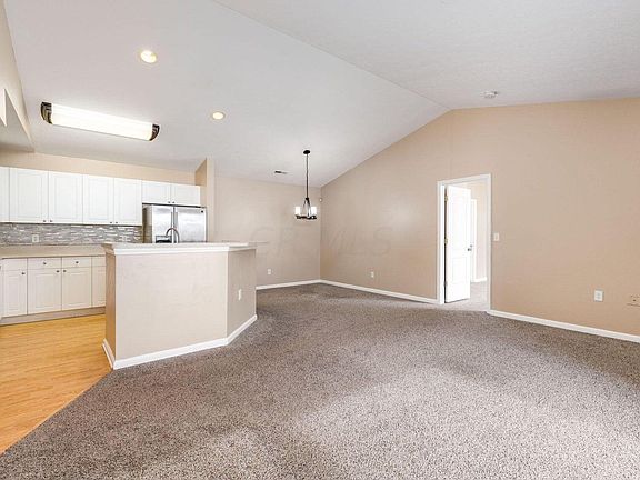 5th image of 677 Spring Valley Dr