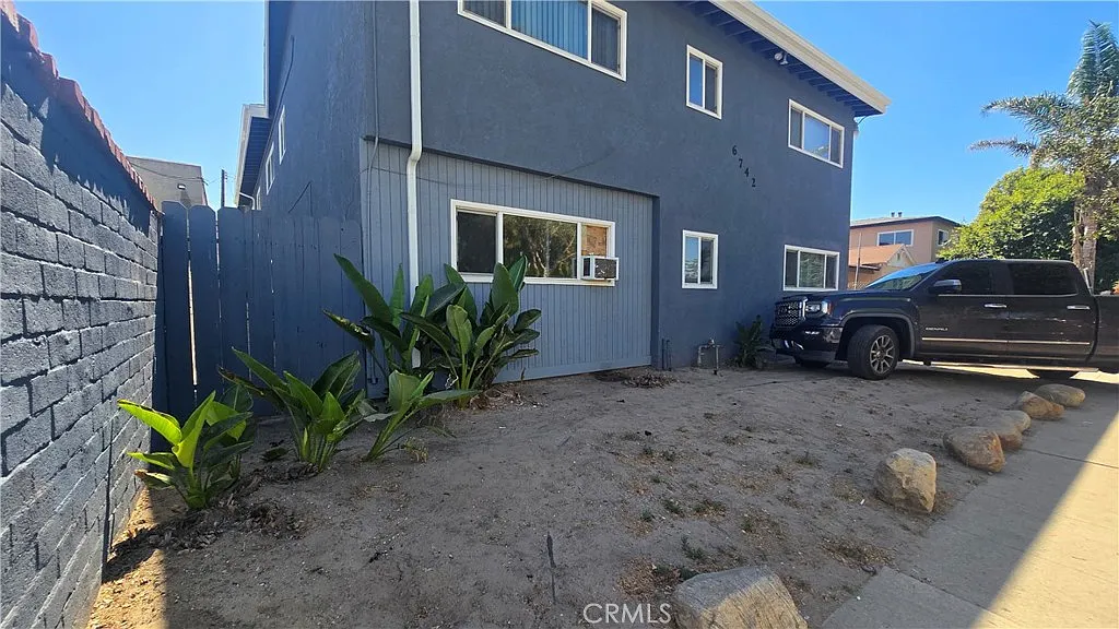 2 bed, 850 sqft, $2,495 — Photo 1