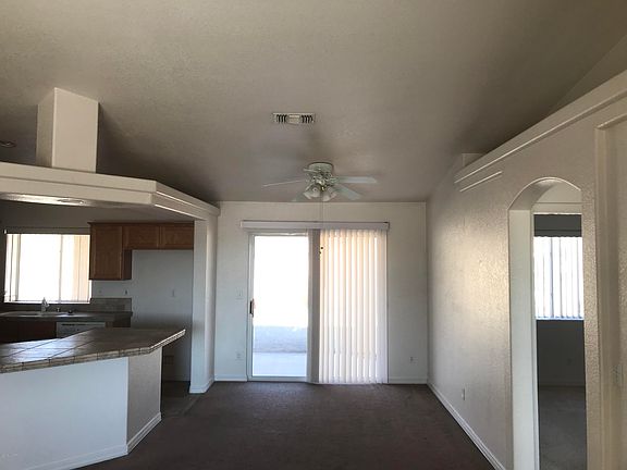 4th image of 610 Knobhill Ln