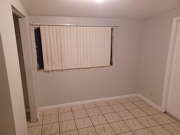 4th image of 360 W 16th Way