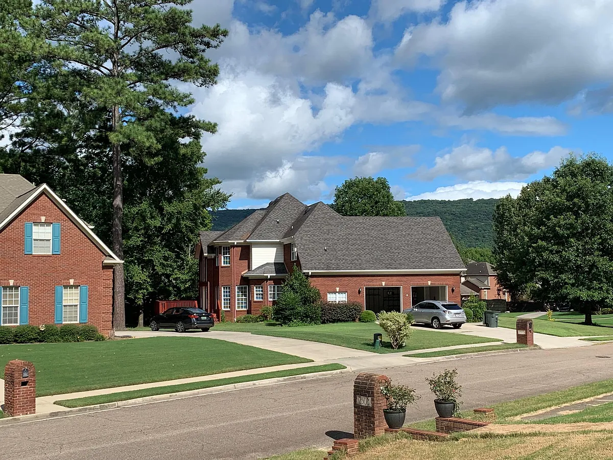 Building Photo - 2505 Clifton Dr SE