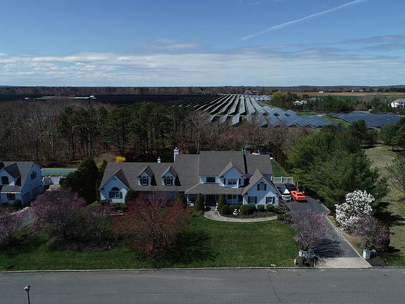 4th image of 82 Cobblestone Dr