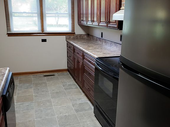 2nd image of 22 E Morgan Ln