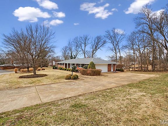 3rd image of 12055 Charwick Dr