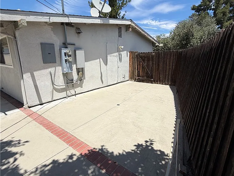 22346 Hartland St — Photo 29