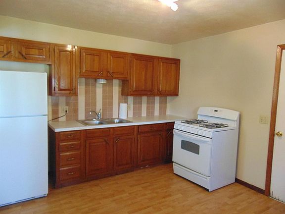 3rd image of 2122 N C St