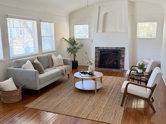 3rd image of 3562 Sydney Pl #0